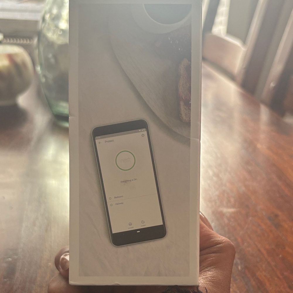 Google Nest Protect Alarm — White with Green Accent - Picture 3 of 5